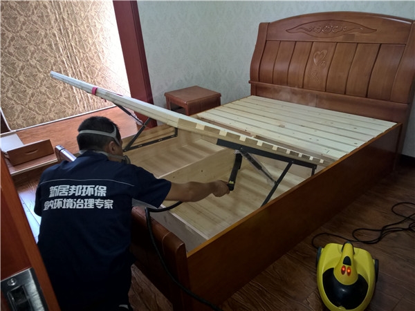 新買的床味道大，新床除甲醛方法